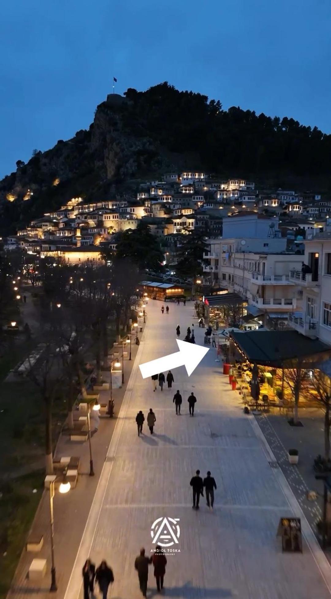 Promenade Apartment In City Centre Berat Exterior photo